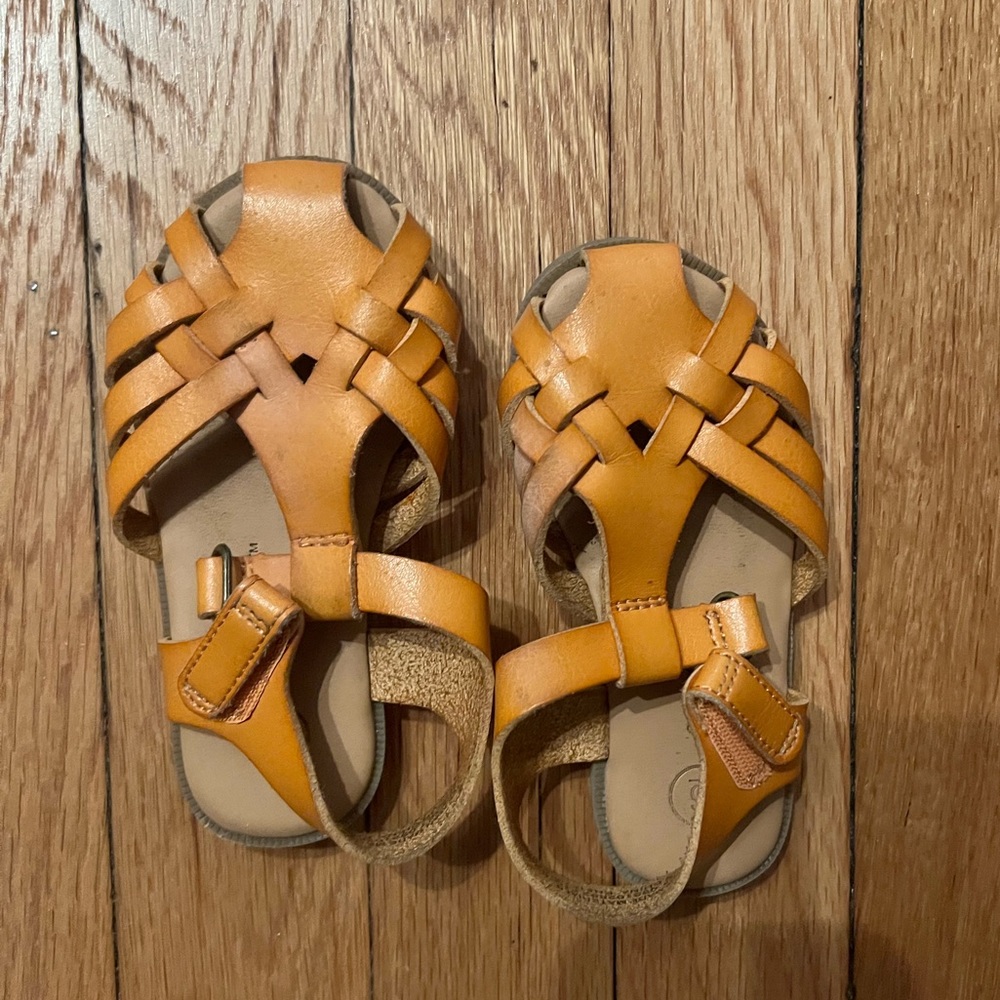 Size 6 Cat and Jack Toddler Sandals SUPER cute